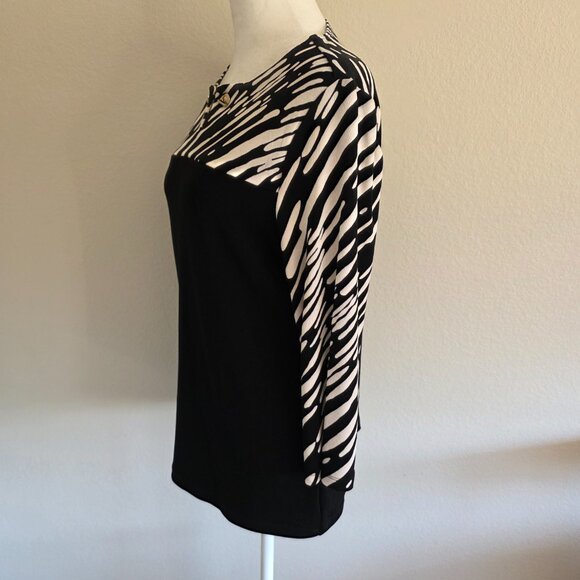Chico's Travelers Top Tunic Black White Stretch Gold Chain Accent Size 0 Small - Picture 3 of 8
